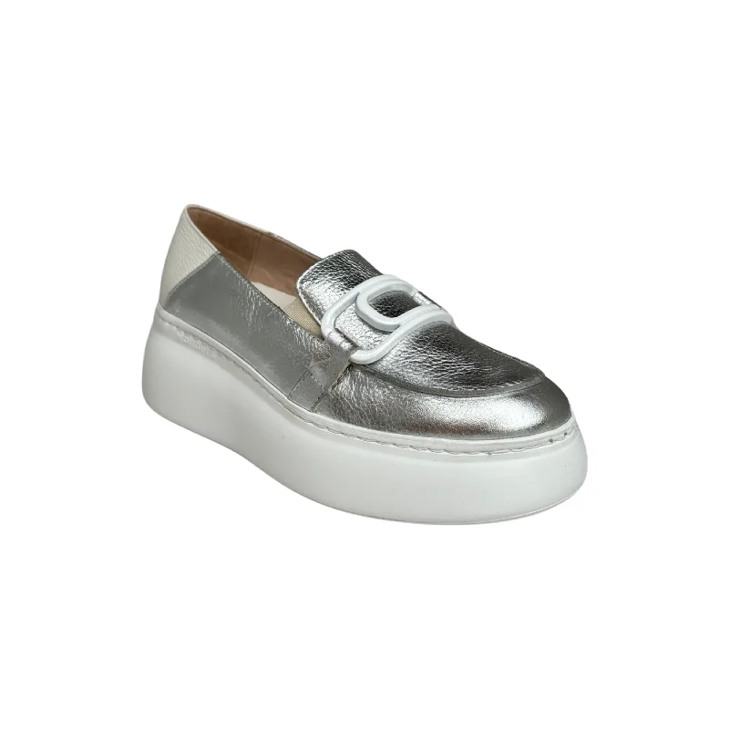 Men's leather loafers with a penny slotA2641 Silver Flatform Loafer