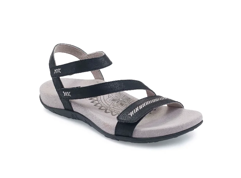 Men's sandals with a flexible sole for easy movementAetrex Gabby