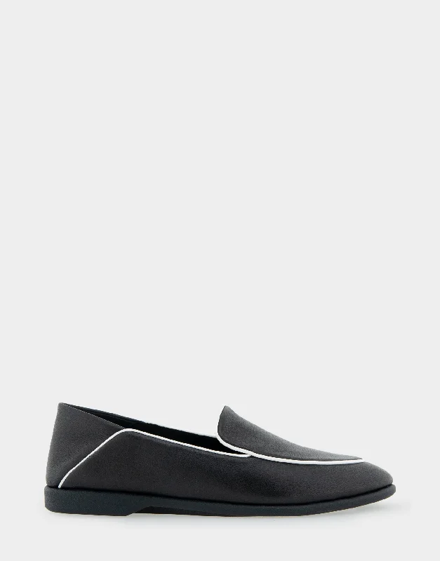 Men's loafers with a leather lacing systemBay