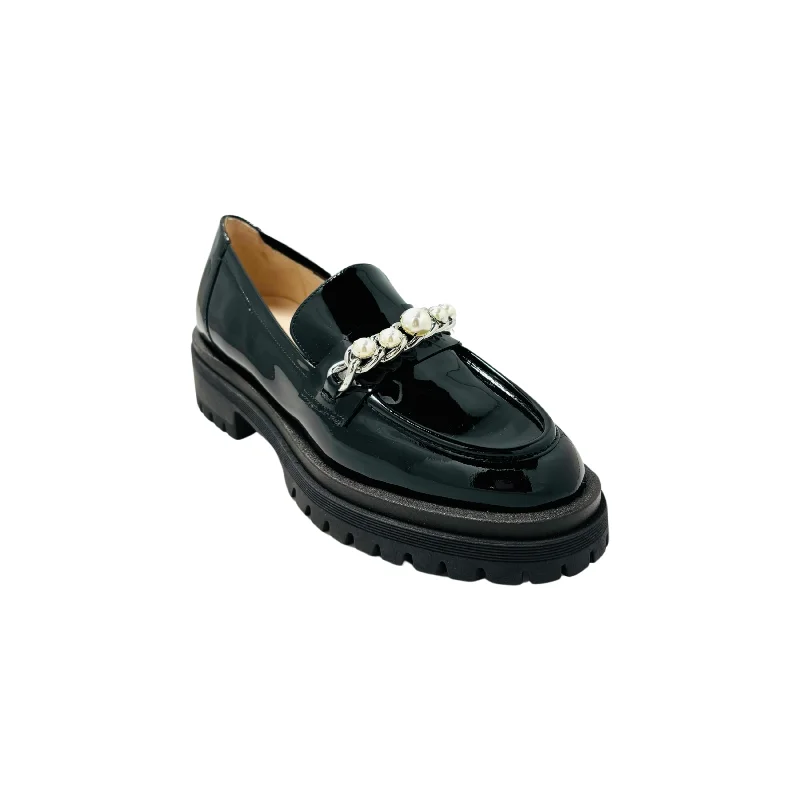 Men's loafers with a stretchy side panel for a better fitBER3360 Black Patent Loafer