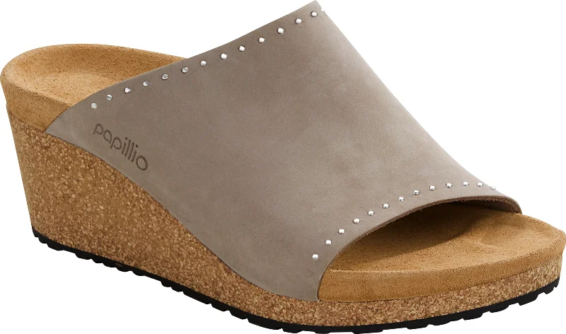 Men's sandals with a perforated leather upper for ventilationBirkenstock Namica Rivets