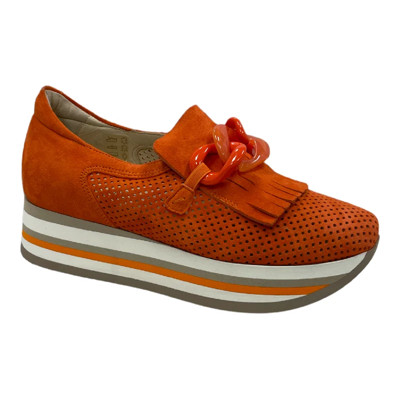 Men's loafers in a neutral color like black or brownSoftwaves Carly in Mandarina 7.78.08/53