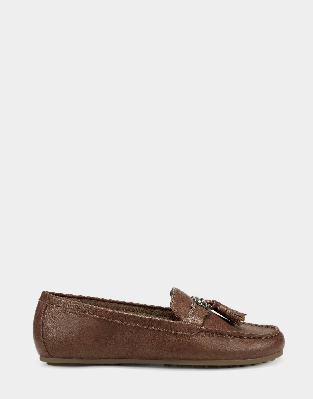 Men's loafers with a moc - toe designDeanna