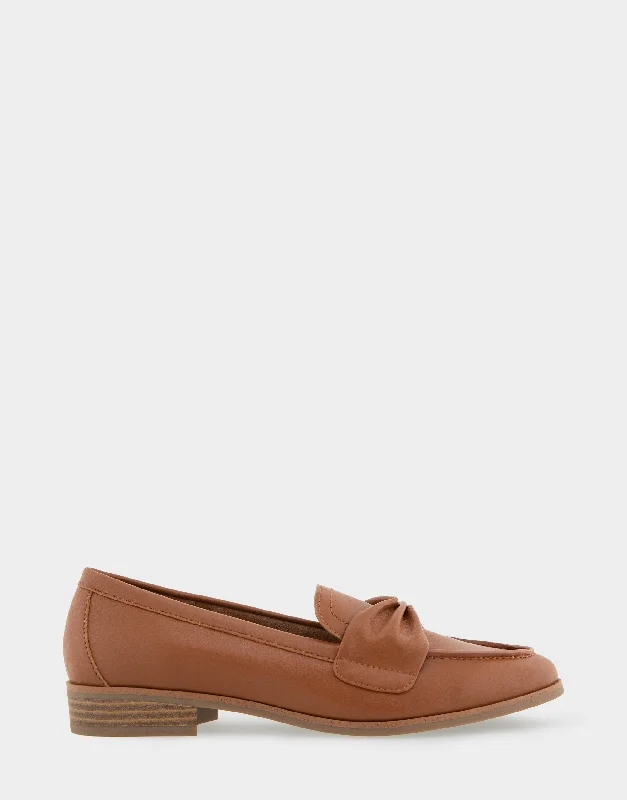 Men's loafers with a stretchy side panel for a better fitEllis