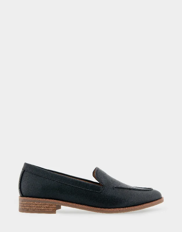 Men's loafers in a neutral color like black or brownEverest