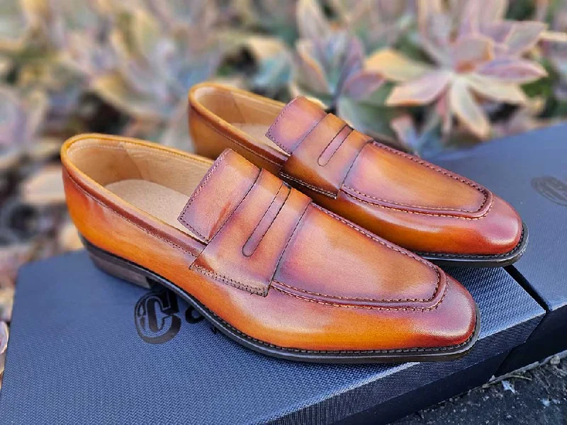 Men's loafers with a smooth leather finishPatina Finished Penny Loafer