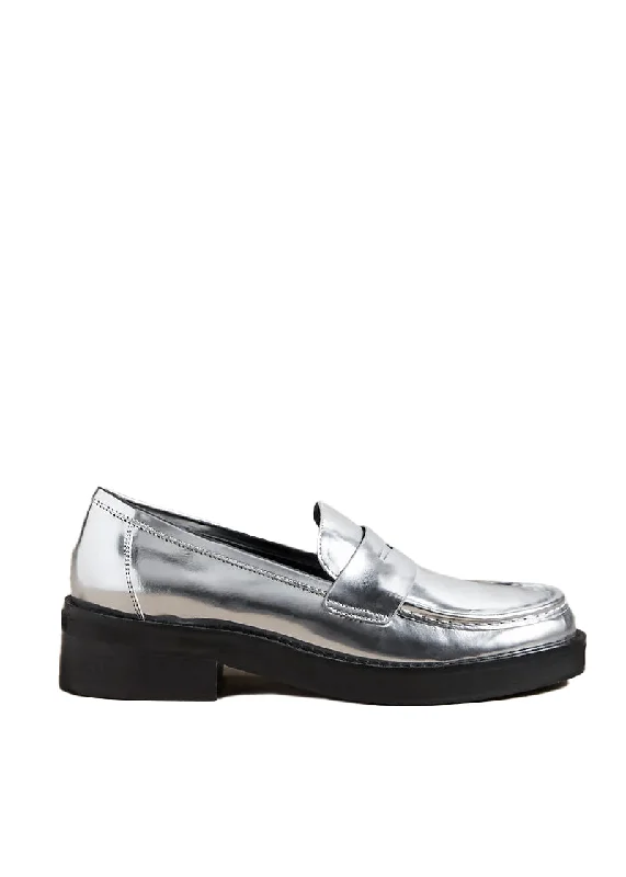 Men's loafers with a perforated leather upper for ventilationJaya Loafer - Silver