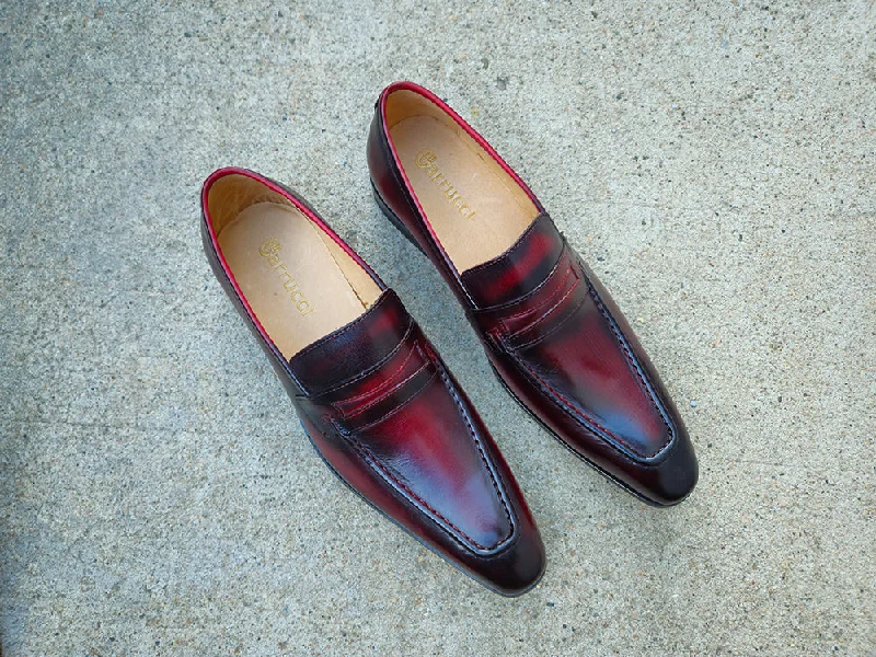 Men's leather loafers with a penny slotSignature Leather Penny Loafer Slip-on