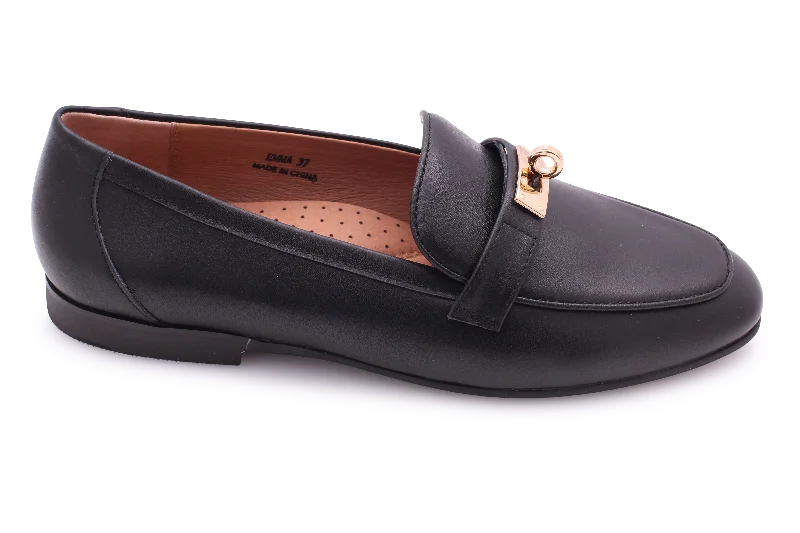 Men's loafers with a contrast stitching detailLynette&Co Emma