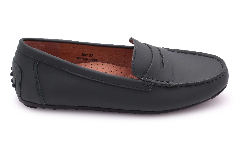 Men's loafers with a contrast stitching detailLynette&Co Moc