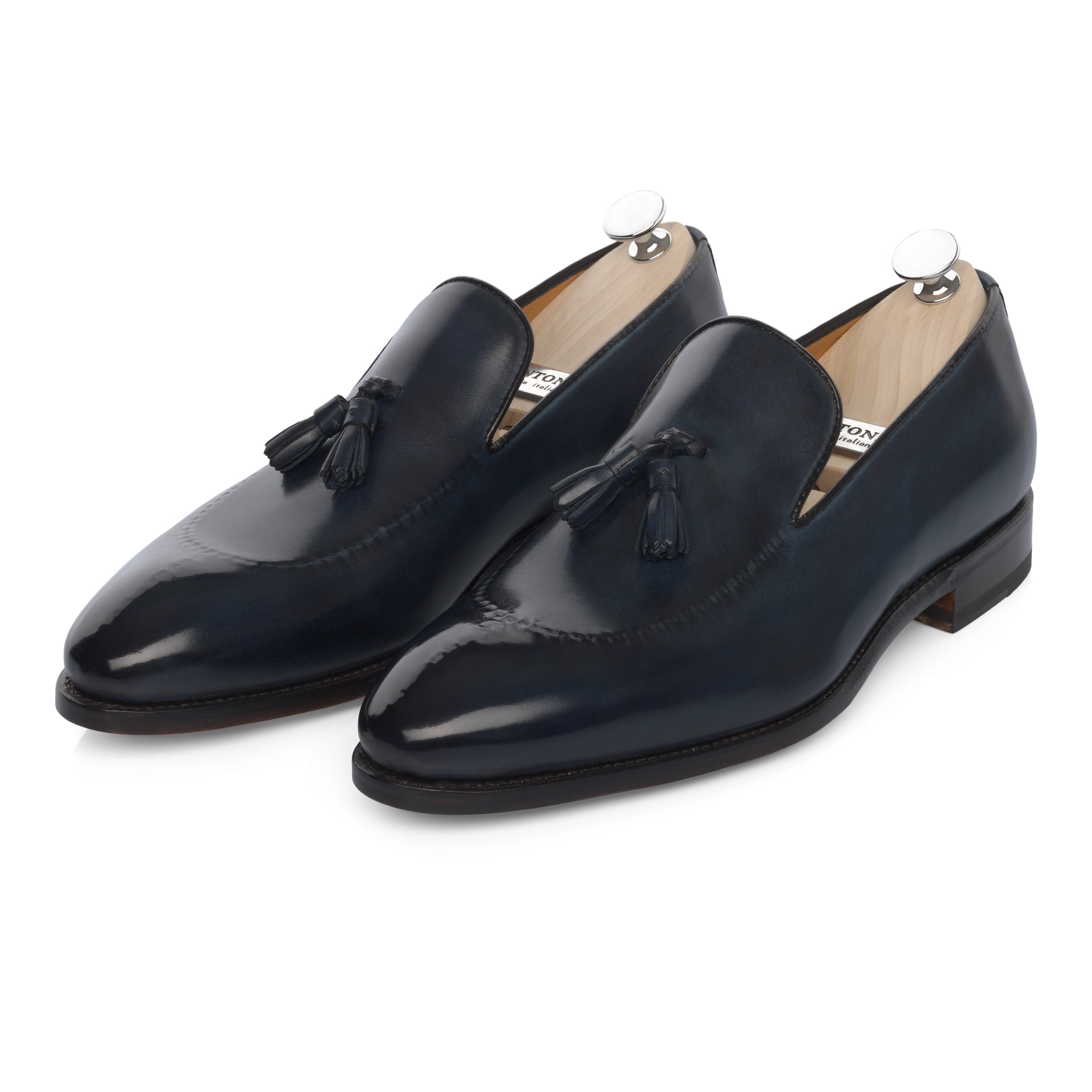 Suede men's loafers for a soft and luxurious feel"Magnifico Reverse" Loafer with Tassels in Navy Blue