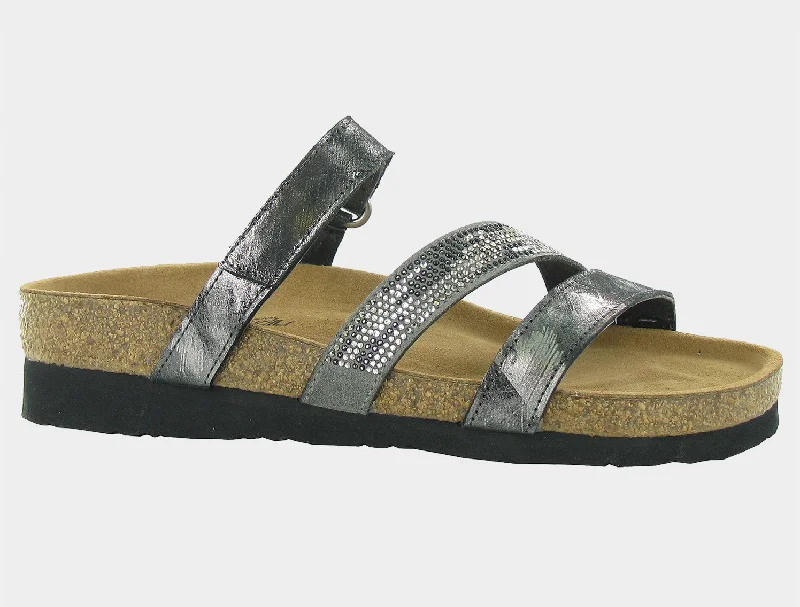 Men's sandals with a decorative buckle or charmNaot Columbus