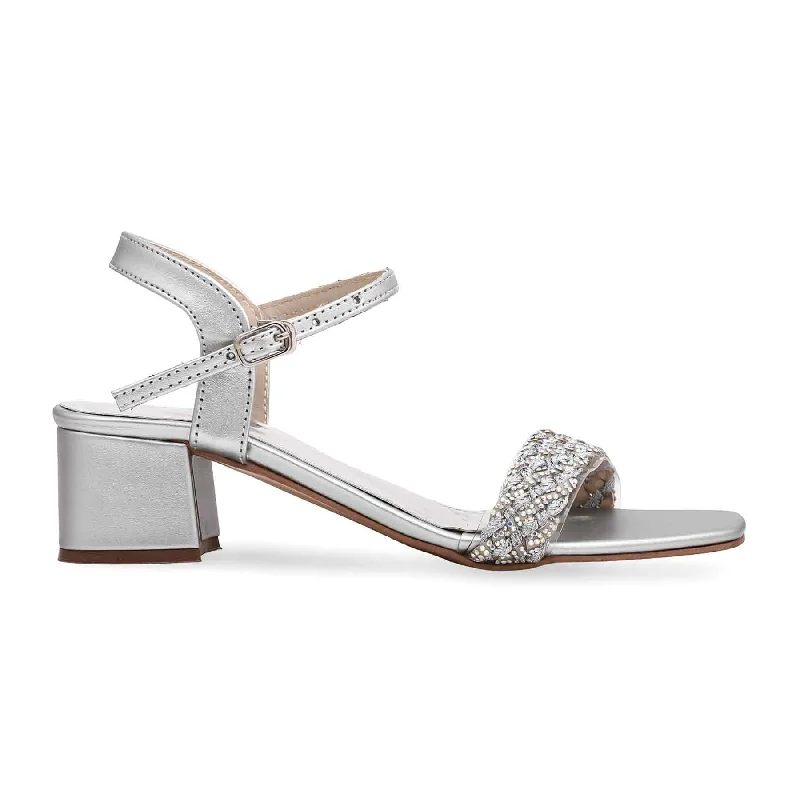 Men's sandals with a pointed toe for a stylish lookSilver Fancy Sandal FN5829