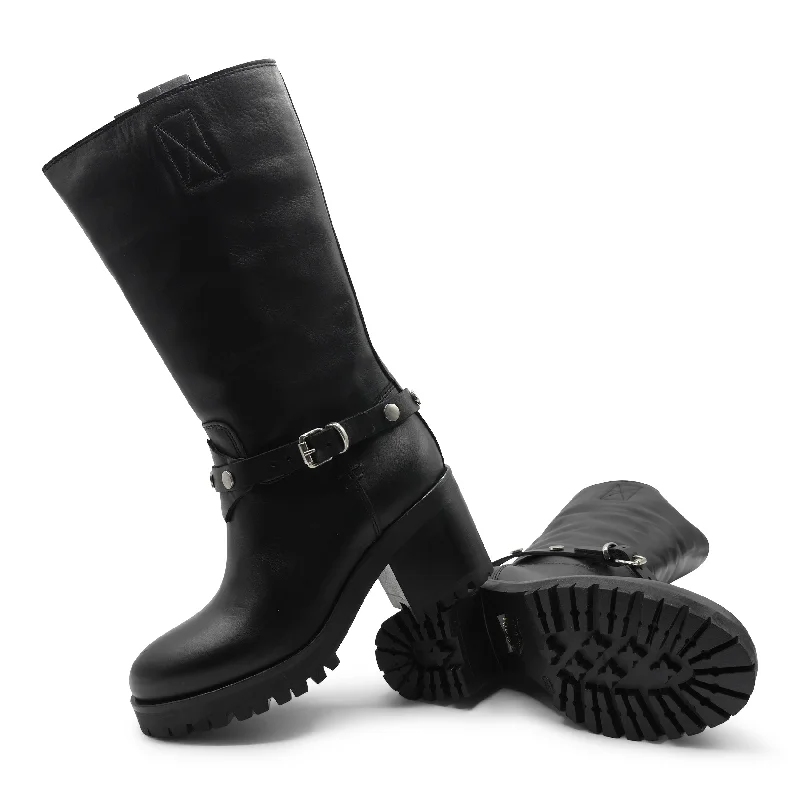 Women's biker boots for a hiking trip with a tough - style twistE5O952 - Black Leather Biker Boot